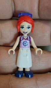 LEGO Minifigure Friends Mia - EUC C16-4  - Picture 1 of 5