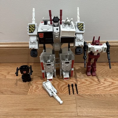 Transformers Original G1 1986 City Metroplex Complete Rubber Tire - Image 1 of 4