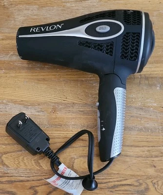 Secador de pelo Revlon Pro retráctil 1875 vatios RVDR5018 plegable negro funciona muy bien Foto 1 de 2