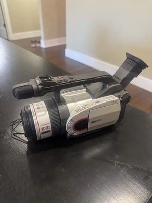 Canon GL1 Mini DV Camcorder - Image 1 of 4