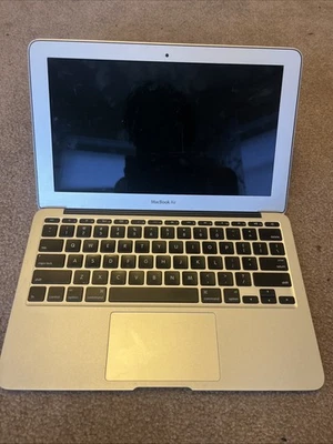 2011 Apple MacBook Air 11" i5 1.8GHz 2GB RAM 64GB SSD A1370 - Image 1 of 4