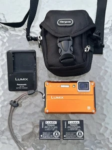 PANASONIC LUMIX (DMC-TS2) Waterproof/Shockproof 14.1 MP DIGITAL CAMERA *Tested* - Picture 1 of 18