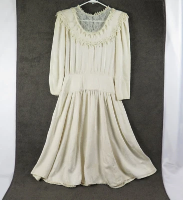 Vtg Cream Lace Dress Women's size 5/6 Unbranded 80's Soft Fabric Padded Shoulder - Image 1 of 4