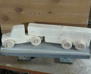 Holzsattelzug und Anhänger - Bild 1 von 3