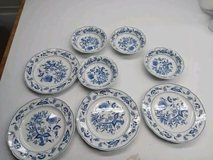 4 Vintage Blue Danube China Blue Onion 10.25” Dinner Plates & 4 Bowls 7.25" - Picture 1 of 13