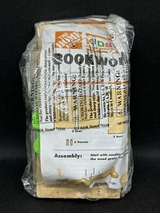 Home Depot Kids Workshop Librero Sujetalibros Madera Artesanía Construcción Kit de Actividades - Imagen 1 de 6