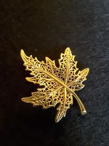 Spilla Ornata Vintage Tono Oro Foglia Firmata Avente "Bella" - Foto 1 di 6