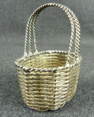 MINIATURA piccolo CESTINO argentato casa delle bambole vintage cesto con manico - Immagine 1 di 4