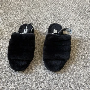UGG Fluff Yeah Damengröße 9 schwarz lässig Lammfell Plateau Pantoletten Hausschuhe gebraucht, in einwandfreiem Zustand - Bild 1 von 6