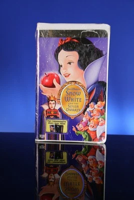 Snow White and the Seven Dwarfs Walt Disney VHS Edition, 84 mn Sealed-THX Hi-Fi - Image 1 of 2