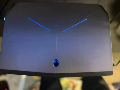 Alienware 13 R2 - Modelo Pantalla Táctil OLED (pantalla de 400 nits) Foto 1 de 3