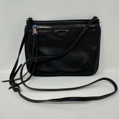 Bolso Bandolera Aimee Kestenberg Cuero Guijarro Negro Arco Iris Herrajes Cremallera Foto 1 de 4