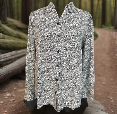 Blusa Chico's Talla 1 Misses Talla 8 Negra/Blanca Estampado Animal Tigre Mangas Largas  Foto 1 de 4