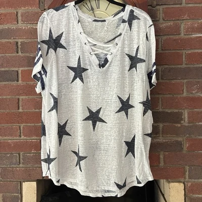 Camiseta Maurices Blanca Burnout Estrellas Azules Cruzadas Cuello en V Mujer XXL Rayas Foto 1 de 4