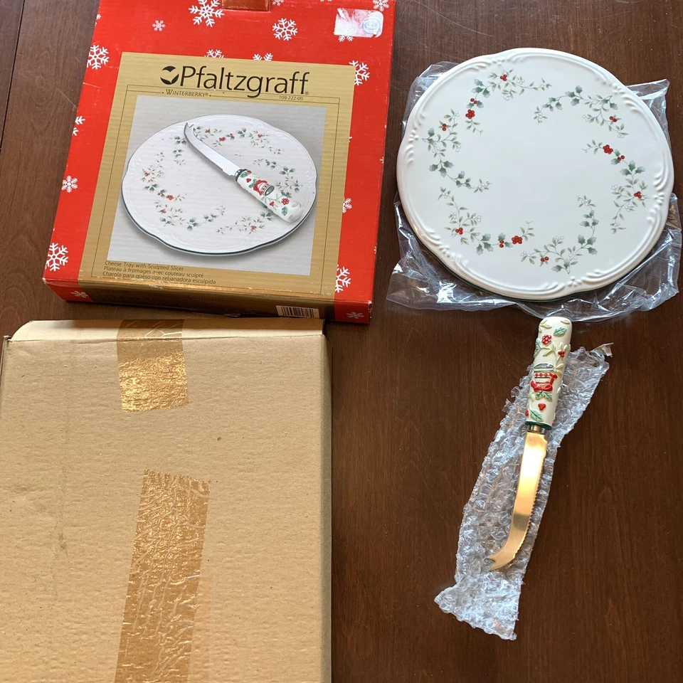 Pfaltzgraff Christmas Winterberry Cheese Tray With Sculpted Slicer