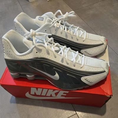 NIKE  Shox R4  Sneaker Low Herren  Silber  Gr:50 - Bild 1 von 4