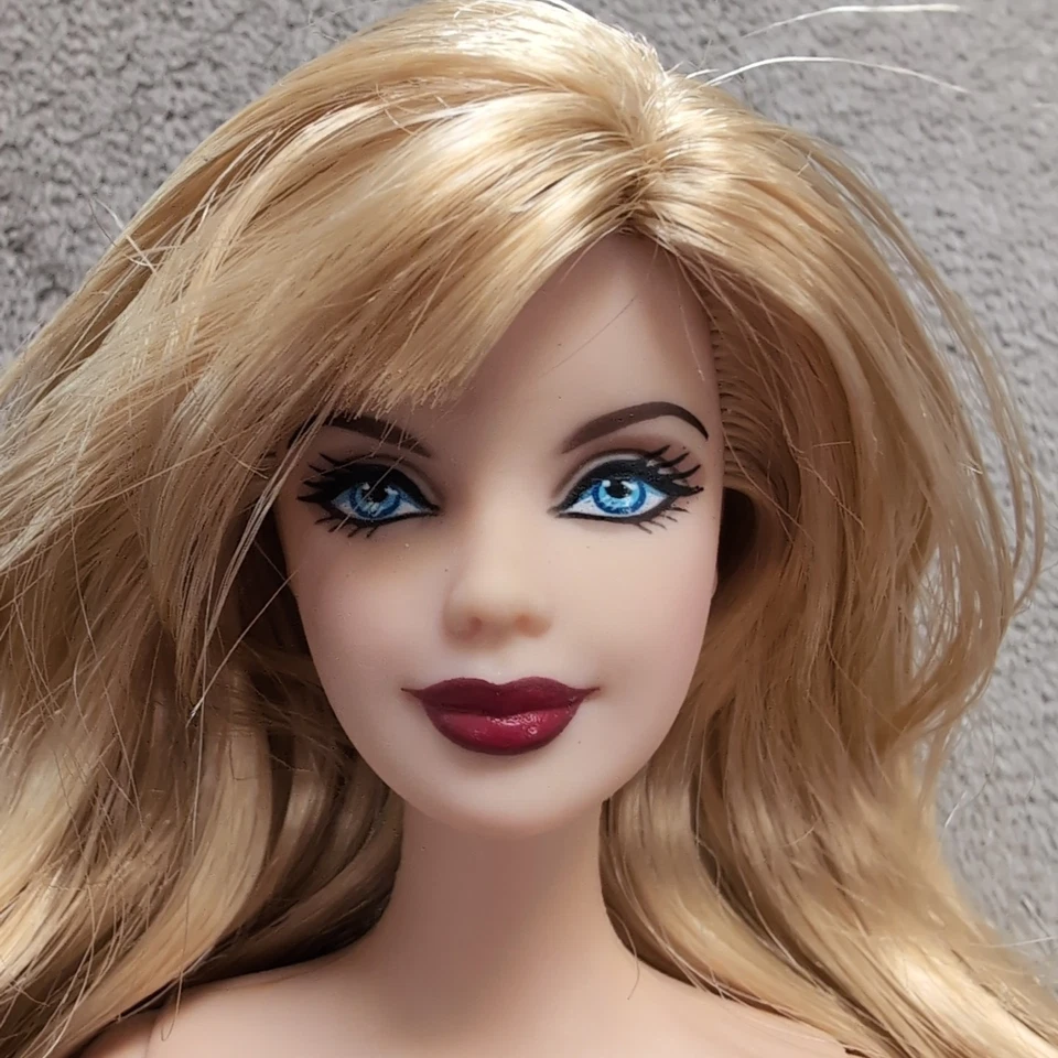 Supergirl Barbie Doll DC comics Silver Label Collector 2008 Super Girl Nude - Image 1 of 4