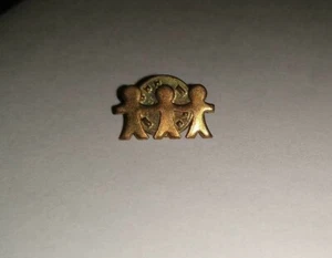 Collectible Pin: Three People Holding Hands United Way trading lapel tie tack - Picture 1 of 2