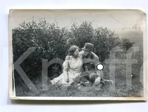 altes Foto Wehrmacht Soldat mit Frau, 9x6cm - Picture 1 of 1