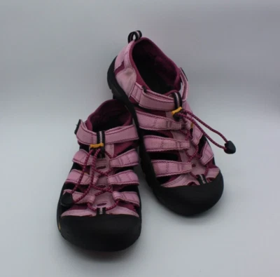 Keen women's Newport soft pink outdoor waterproof bump toe sandals 6 - Imagem 1 de 4