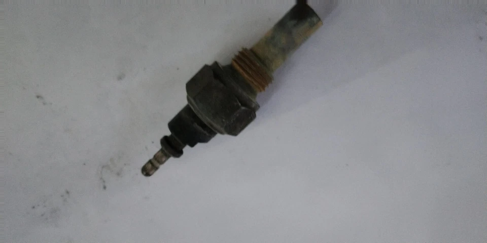 72-75 Mercedes Water Temp VDO Sensor 1-17-87 elect injc 1 prong 40c + 3 120c - Image 1 of 2