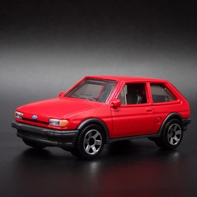1983-1989 FORD Fiesta Mk 2 Rosso 1:64 Scala da Collezione Diorama Modellino Car - Immagine 1 di 4