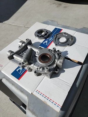 Bomba de aceite del motor Subaru Legacy GT 2005-2009 OEM 05-09 10 mm nueva sin tornillos Foto 1 de 4