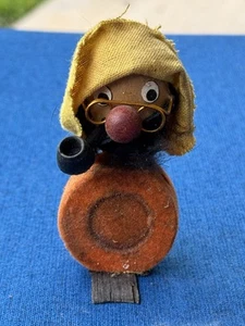Vintage Dänische Holz Holz Figur Alter Mann Zwerg Pin Nadelhalter - Bild 1 von 5