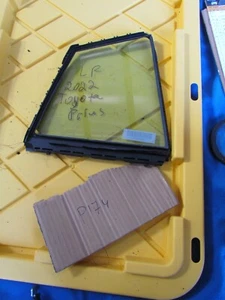 16 17 18 19 20 21 22 TOYOTA PRIUS CONDUCTOR PUERTA TRASERA IZQUIERDA VENTILACIÓN CRISTAL OEM - Imagen 1 de 2