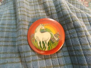 1970er EINHORN BLUMEN SONNENUNTERGANG Button Pin Sammler 2 1/8" sehr guter Zustand! - Bild 1 von 3