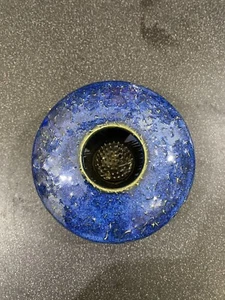 Jarrón plano redondo de cerámica artística Ikebana esmalte textura azul rana de metal firmado por artista - Imagen 1 de 7