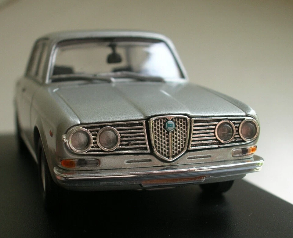 LANCIA 2000 1971 scala 1/43 in vetrinetta in display case fulvia flavia - Immagine 1 di 4