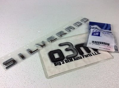 07-16 Chevrolet Silverado Porta Frontal/Porta Traseira Cromada Silverado Placa de Identificação OEM Nova - Imagem 1 de 3