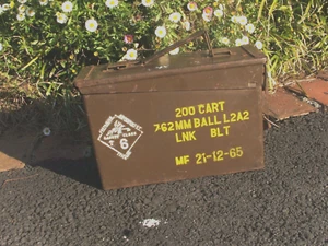 # MILITARY FORCES AMUNITION BOX--7.62 MM BALL L2A2--LNK BLT--21/12/1965-MANCAVE# - Picture 1 of 6