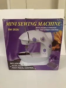 Mini macchina da cucire portatile SM-202A. Controllo doppio filo e velocità - Foto 1 di 6