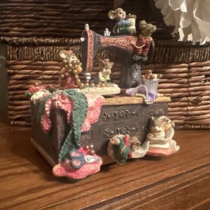 Vintage Animated Music Box Sewing Machine with Mice "Whistle While You Work" - Picture 1 of 5