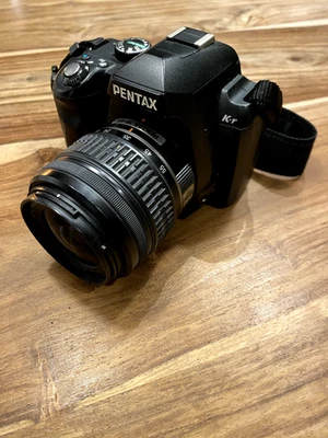 Pentax K K-r 12.4MP Digitalkamera - Schwarz (Kit mit 18-55mm Objektiv) - Bild 1 von 4