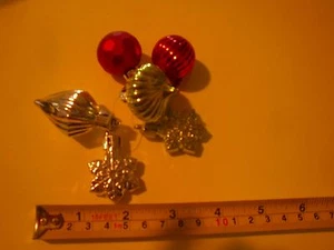 Nuovo! 5 Pezzi Tre Ornamenti Natalizi Colore Verde Rosso e Argento - Foto 1 di 1
