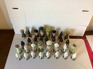 32-teiliges Duncan Form Mittelalter Keramik Schachspiel (nur Schachfiguren, ohne Brett) - Bild 1 von 24