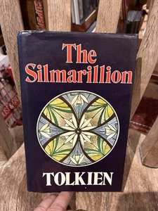 THE SILMARILLION JRR TOLKIEN FIRST EDITION 5TH PRINTING 1977 WITH MAP VERY GOOD - Foto 1 di 9