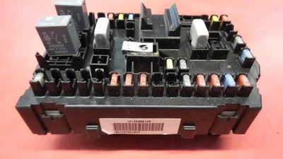 Caja de relés caja de fusibles sin paquete de remolque para 07-09 EQUINOX 1027609 Foto 1 de 4