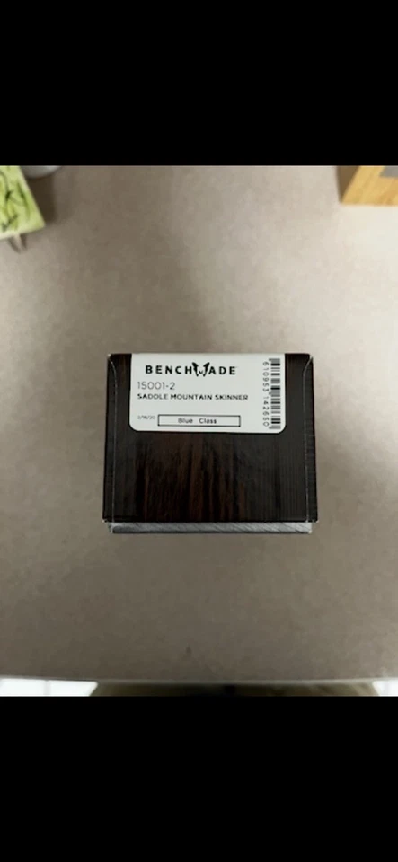 Cuchillo de caza hecho en banco Saddle Mountain Skinner funda de cuero 15001-2 S30V nuevo en caja Foto 1 de 2