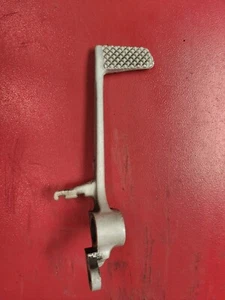 2004 2005 2006 YAMAHA YZF R1 REAR BRAKE LEVER OEM - Picture 1 of 3