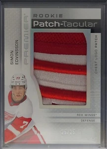 2023-24 UD Premier 25/25 Simon Edvinsson Rookie Patch-Toppa Logo Spettacolare - Foto 1 di 2