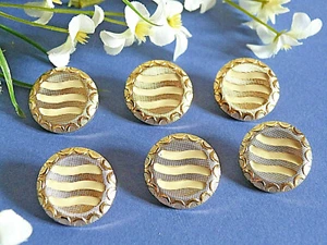 1360B Splendid Wave Enamel Cream Gold Background Lot 6 Buttons Ep. 1970 - Picture 1 of 3