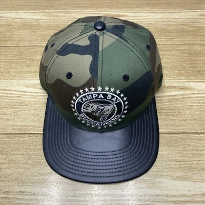 Gorra de béisbol Tampa Bay Buccaneers imitación cuero camuflaje correa sombrero New Era 9Fifty Foto 1 de 4