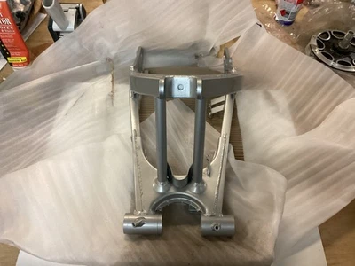 GENUINE YAMAHA PARTS REAR SWING ARM XT550 1982-1983 5Y1-22110-01-35 - Image 1 of 4