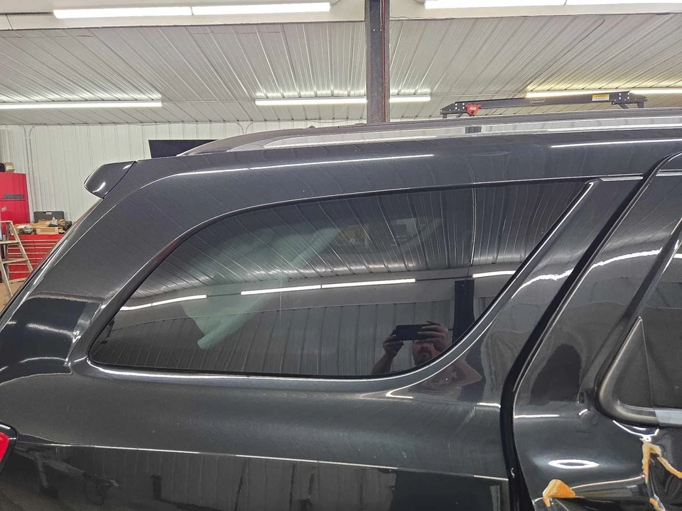 Used Right Quarter Glass fits: 2016 Dodge Durango R. privacy tint Right Grade A - Изображение 1 из 4