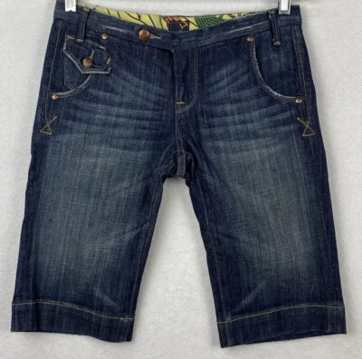 Vigoss 品牌女式牛仔短裤 26 尺寸 31x12.5 百慕大风格 #820449 — 第 1/4 张图片