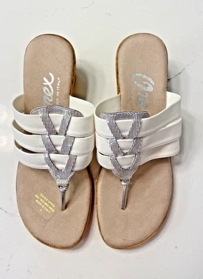 Sandalia de cuña Onex - blanca con adornos plateados - talla 6, usada una vez Foto 1 de 4